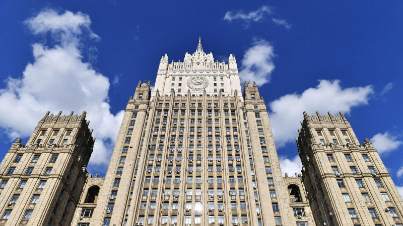 Киев не хочет забирать своих же военных из плена, заявили в МИД