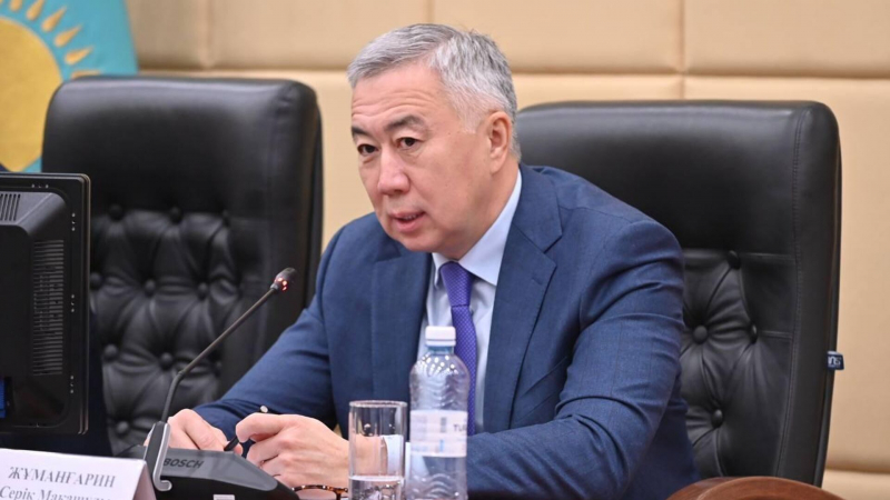 Колбасы и дешевое мясо пообещал казахстанцам вице-премьер Серик Жумангарин