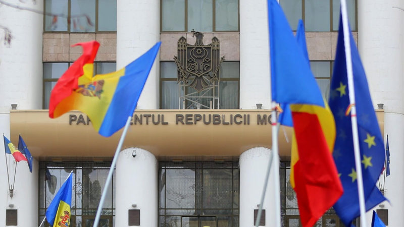 Опрос показал, сколько жителей Молдавии против партии Санду в парламенте