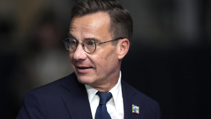 Премьер Швеции отложил визит в Сеул