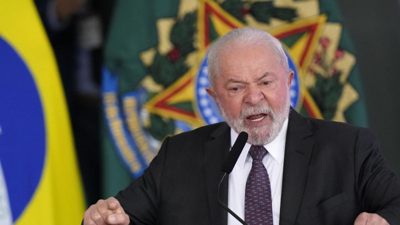 Президент Бразилии остается в отделении интенсивной терапии