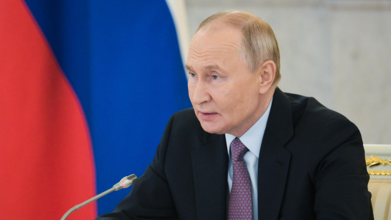 Путин поинтересовался у Мантурова, где мусоросжигательные заводы