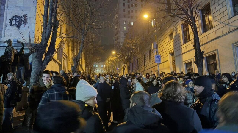 Сторонники грузинской оппозиции продолжают занимать часть центра Тбилиси